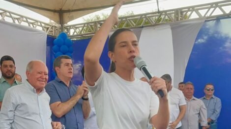 “enquanto-pensam-em-eleicao,-a-gente-trabalha”,-alfineta-raquel 