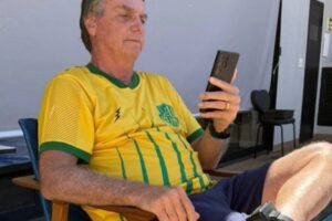 bolsonaro-acompanha-atos-a-favor-da-anistia-de-casa