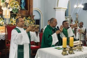 carnaiba:-padres-luizinho-e-edilberto-celebram-missa-do-padroeiro-sao-joao-maria-vianney