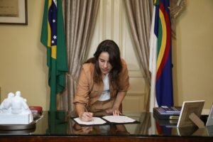 raquel-lyra-nomeia-197-novos-analistas-e-assistentes-para-a-educacao-de-pernambuco