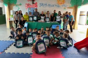 prefeito-de-iguaracy-participa-de-entrega-de-kits-escolares-na-rede-municipal
