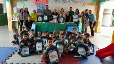 prefeito-de-iguaracy-participa-de-entrega-de-kits-escolares-na-rede-municipal