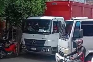 caminhao-quebra-eixo-e-causa-transtorno-no-centro-de-afogados-da-ingazeira-nesta-quarta-feira-(06)