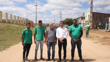flavio-marques-assina-ordem-de-servico-para-pavimentacao-da-rua-joao-salvino-liberal