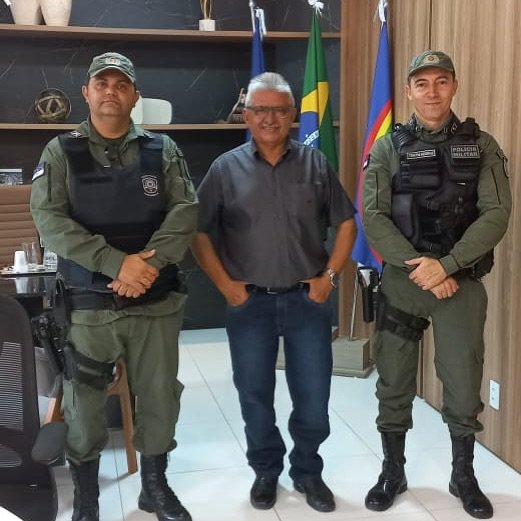 pms-da-1a-cpm-visitam-gabinete-do-prefeito-ze-pretinho,-em-quixaba