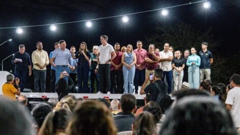 ao-lado-de-felipe-carreras-e-adelmo-moura,-aline-karina-entrega-acoes-em-itapetim