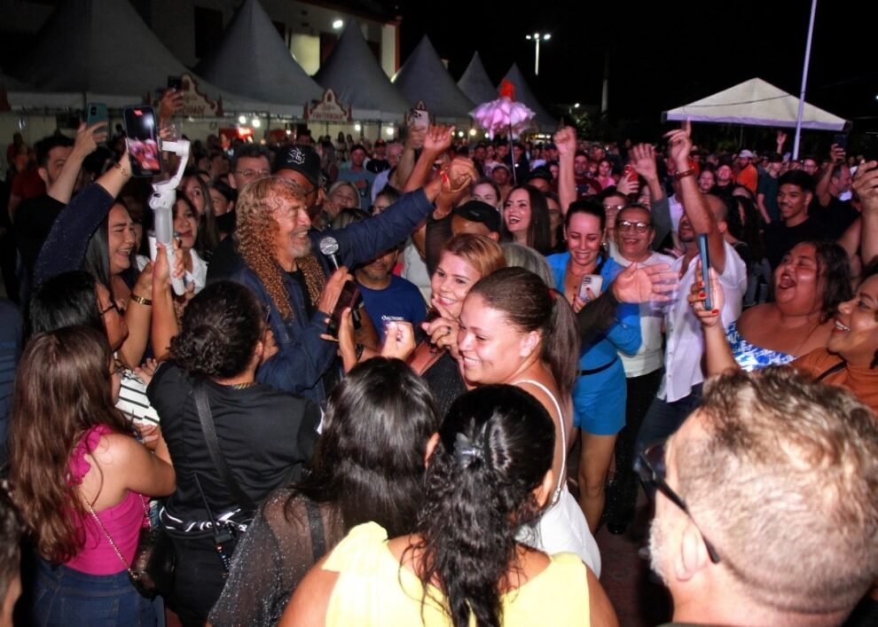 assisao-e-flay-se-apresentam-na-festa-de-agosto-em-jabitaca