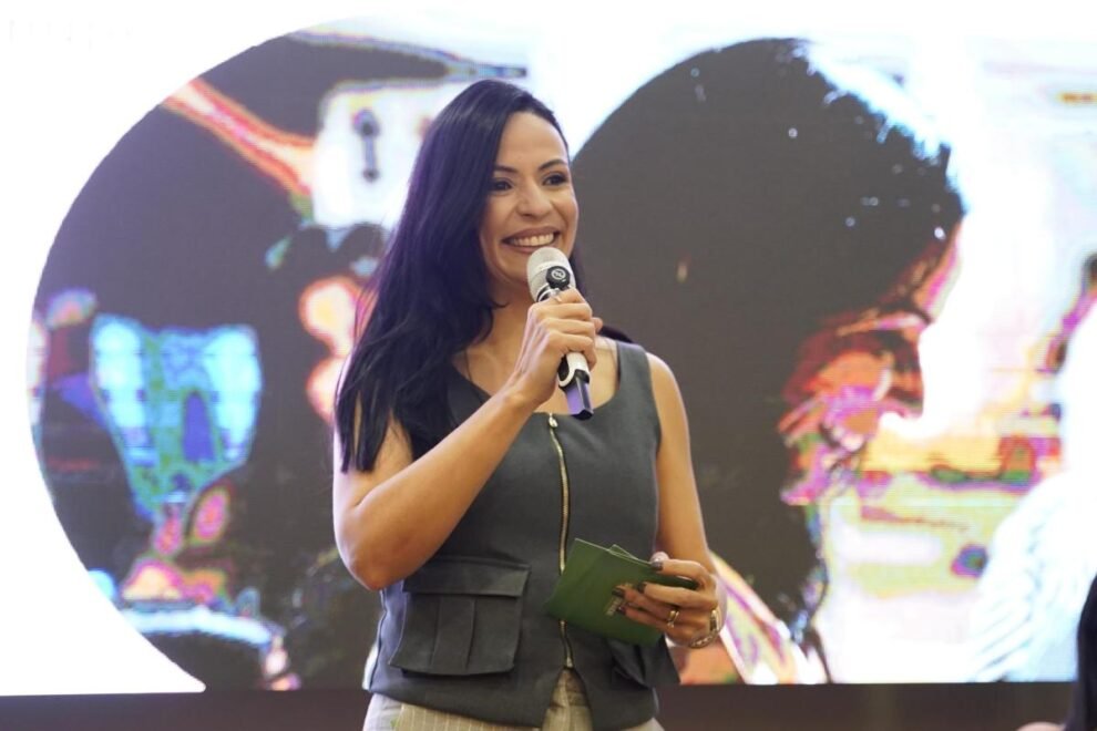 “deus-me-colocou-aqui-para-fazer-a-diferenca,-e-juntos-somos-imbativeis”,-afirma-marcia-conrado