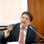 morre-miguel-uribe,-pre-candidato-a-presidencia-da-colombia-baleado-durante-discurso