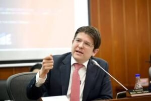 morre-miguel-uribe,-pre-candidato-a-presidencia-da-colombia-baleado-durante-discurso
