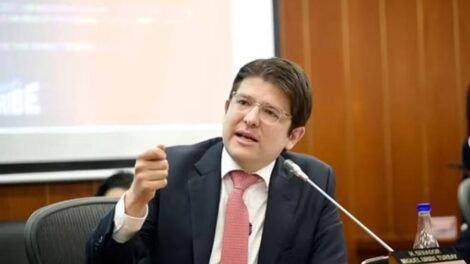 morre-miguel-uribe,-pre-candidato-a-presidencia-da-colombia-baleado-durante-discurso