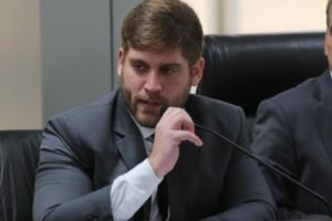 segue-exposicao-e-vexame-para-o-filho-de-waldemar-oliveira