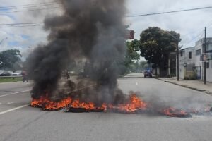 protesto-por-ampliacao-do-minha-casa-minha-vida-interdita-br-101-no-engenho-do-meio