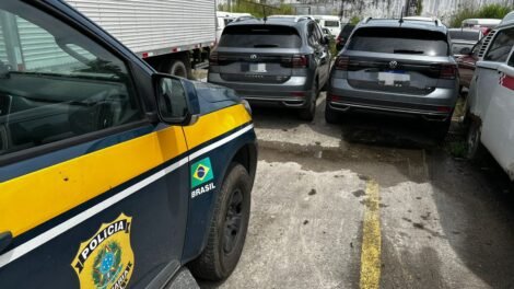 homem-e-detido-com-carro-roubado-e-placas-clonadas-na-br-101,-no-recife