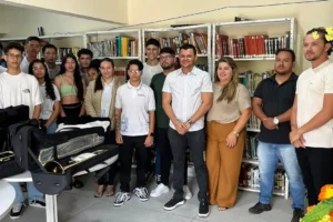 tavares-celebra-a-renovacao-de-instrumentos-da-bamata-apos-20-anos