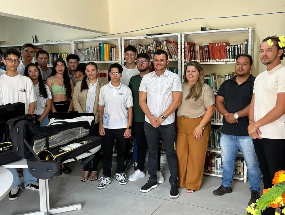 tavares-celebra-a-renovacao-de-instrumentos-da-bamata-apos-20-anos