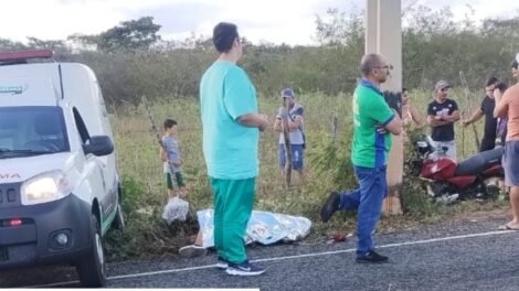 acidente-de-motocicleta-em-brejinho-pe,-deixa-mulher-ferida-e-jovem-morta
