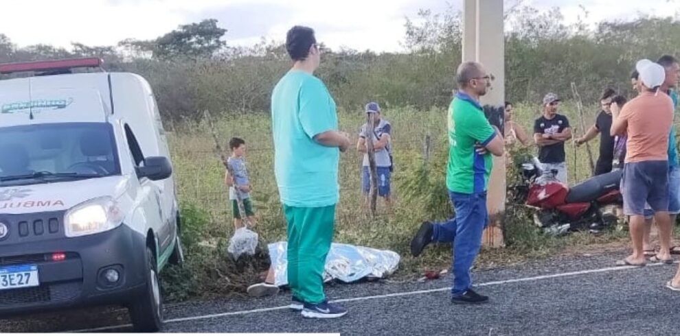acidente-de-motocicleta-em-brejinho-pe,-deixa-mulher-ferida-e-jovem-morta