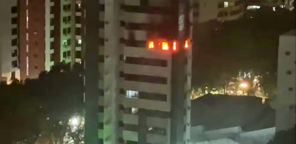 incendio-atinge-apartamento-no-recife-e-deixa-idoso-ferido;-bombeiros-resgatam-animais