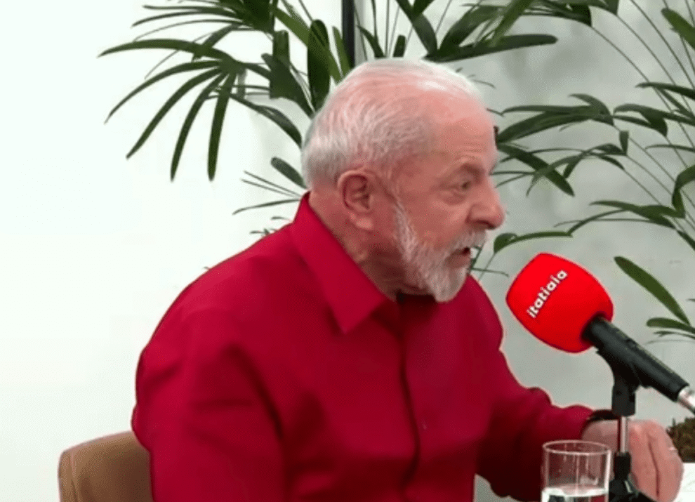 “eduardo-bolsonaro-vai-passar-para-a-historia-como-o-maior-traidor-do-pais”,-diz-lula