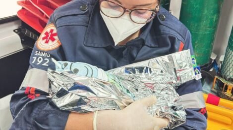 equipe-do-samu-realiza-parto-de-urgencia-dentro-de-ambulancia-em-brejinho