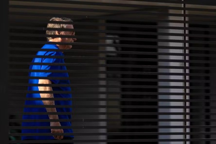 bolsonaro-acompanha-primeiro-dia-de-julgamento-do-golpe-ao-lado-de-carlos-e-jair-renan