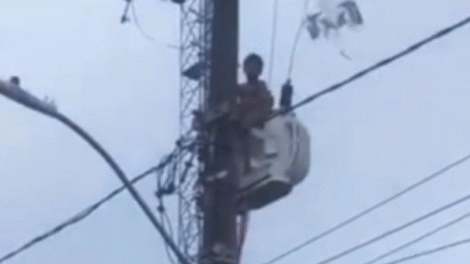 menino-de-8-anos-leva-choque-ao-tentar-retirar-pipa-presa-em-poste-na-varzea,-no-recife