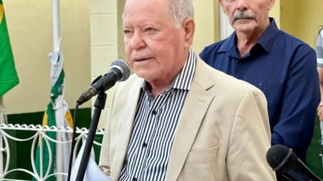 prefeito-dr.-pedro-alves-participou-do-hasteamento-e-arriamento-dos-pavilhoes-no-7-de-setembro-em-iguaracy-e-jabitaca