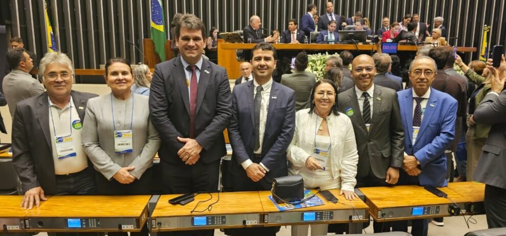 marcelo-gouveia-comemora-aprovacao-da-pec-66-em-brasilia
