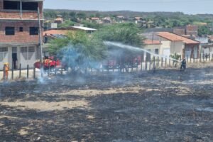 incendio-no-terreno-do-museu-da-radio-pajeu,-em-afogados