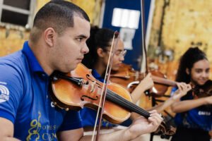 orquestra-crianca-cidada-realiza-bazar-solidario-com-produtos-da-receita-federal-para-financiar-turne-pela-paz
