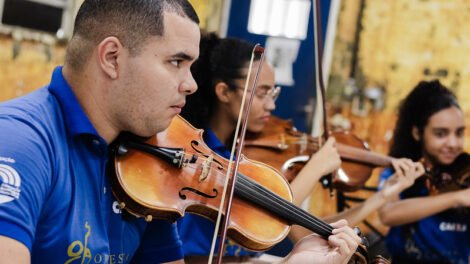 orquestra-crianca-cidada-realiza-bazar-solidario-com-produtos-da-receita-federal-para-financiar-turne-pela-paz