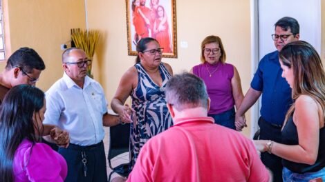 prefeita-aline-karina-participa-de-encontro-para-planejamento-do-itapetim-com-cristo-2025