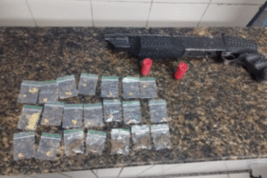 recife:-adolescente-e-apreendido-por-trafico-e-posse-de-arma-em-brasilia-teimosa