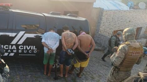 policia-deflagra-operacao-cartuccia-com-mandados-cumpridos-em-limoeiro,-feira-nova,-bom-jardim-e-no-recife