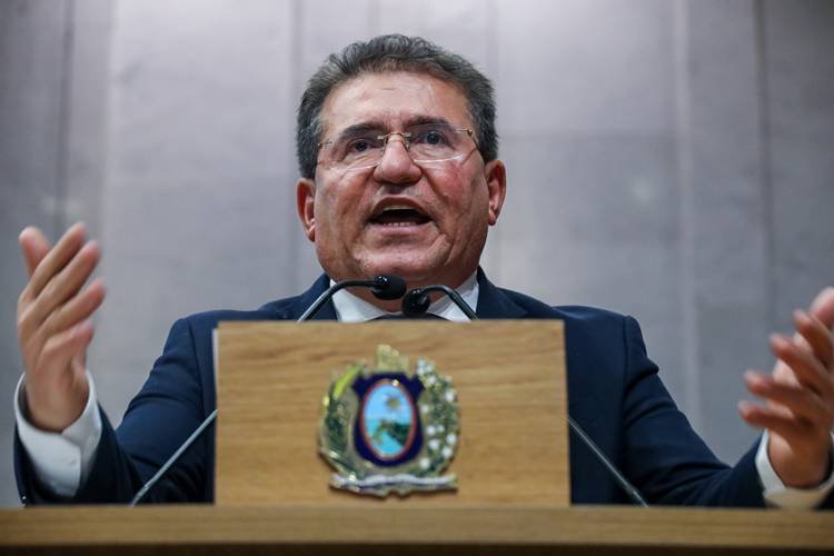 duque-comemora-anuncio-de-maternidade-para-serra-talhada-e-faz-apelo-a-alepe