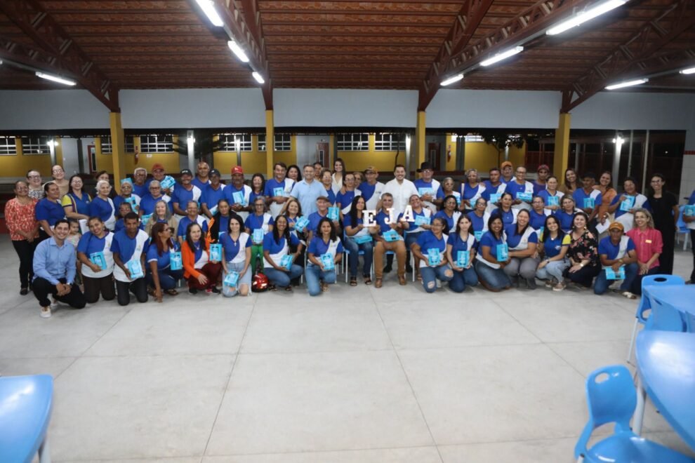 afogados:-sandrinho-entregou-tablets-a-estudantes-do-eja