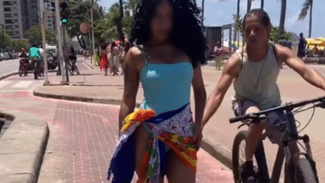 modelo-tem-nadegas-tocadas-por-ciclista-durante-sessao-de-fotos-em-boa-viagem;-assedio-foi-filmado