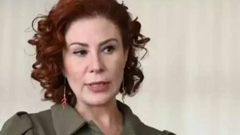 licenca-de-zambelli-termina,-e-deputada-deve-comecar-a-levar-faltas