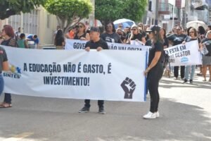 professores-protestam-pela-liberacao-dos-precatorios-em-serra-talhada