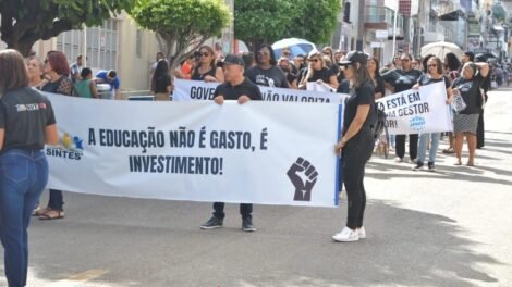 professores-protestam-pela-liberacao-dos-precatorios-em-serra-talhada