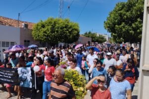 carnaiba:-com-faixas-e-gritos-de-justica,-ibitiranga-se-despede-da-pequena-yasmim