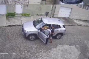 homem-e-preso-apos-tentativa-de-fuga-por-telhados-durante-operacao-contra-roubos-de-veiculos-no-recife