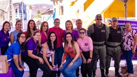 itapetim-realiza-panfletagem-em-alusao-ao-outubro-rosa-na-feira-livre