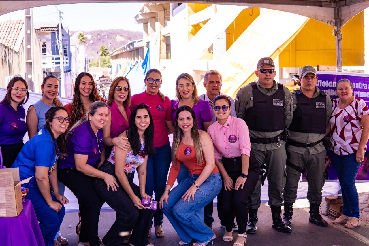 itapetim-realiza-panfletagem-em-alusao-ao-outubro-rosa-na-feira-livre