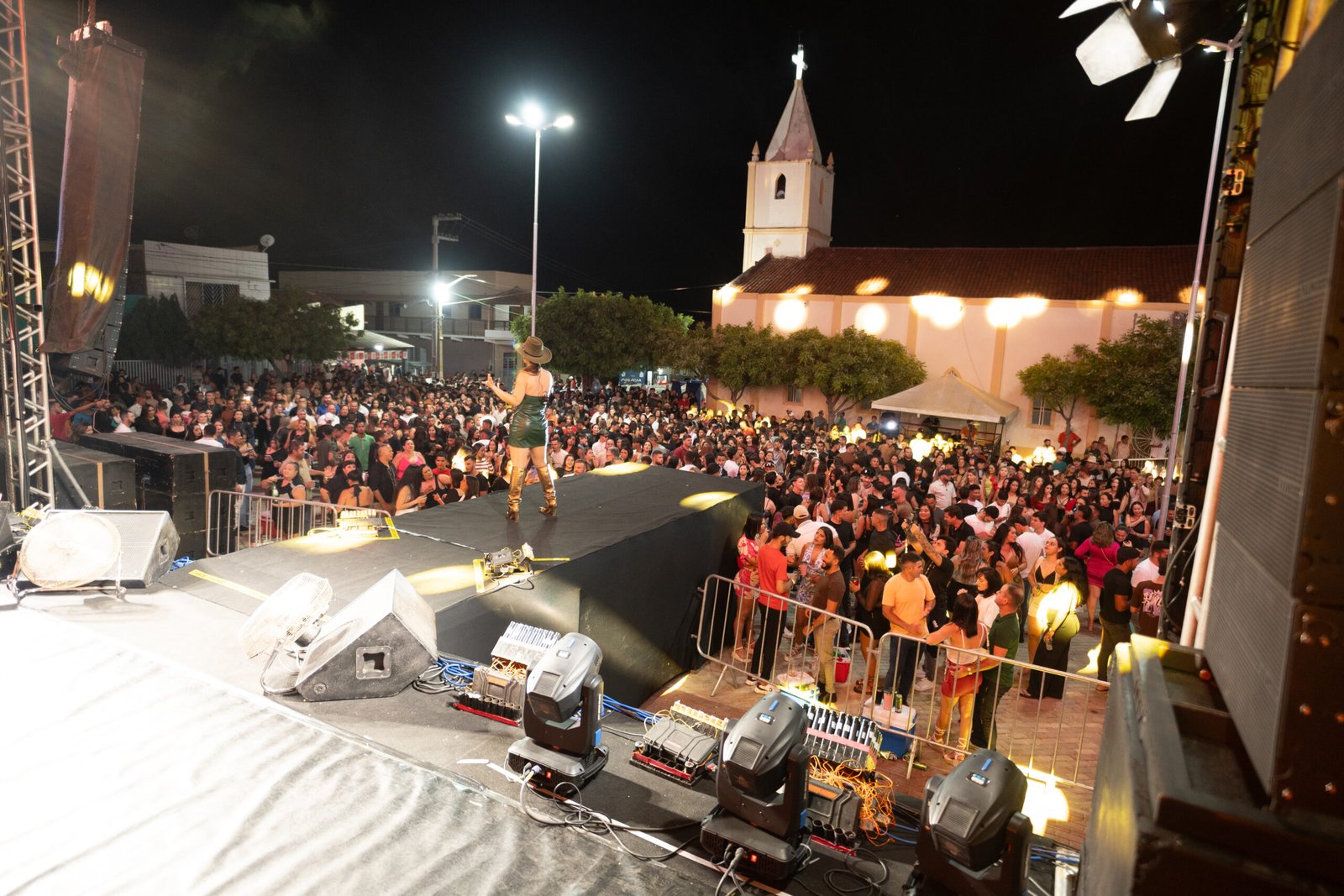 grande-publico-marca-a-segunda-noite-da-55a-festa-dos-romeiros-de-solidao