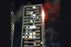incendio-atinge-apartamento-no-22o-andar-no-recife-e-jovem-e-socorrido-apos-inalar-fumaca