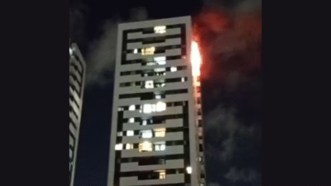 incendio-atinge-apartamento-no-22o-andar-no-recife-e-jovem-e-socorrido-apos-inalar-fumaca