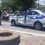 pneu-de-caminhao-se-solta-e-atinge-viatura-da-pm-no-centro-do-recife