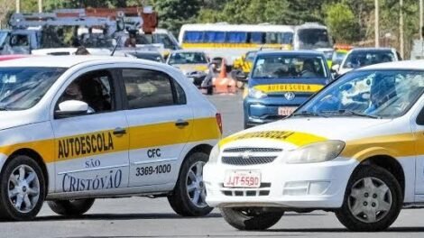 governo-volta-atras-na-decisao-sobre-fim-das-aulas-na-autoescola